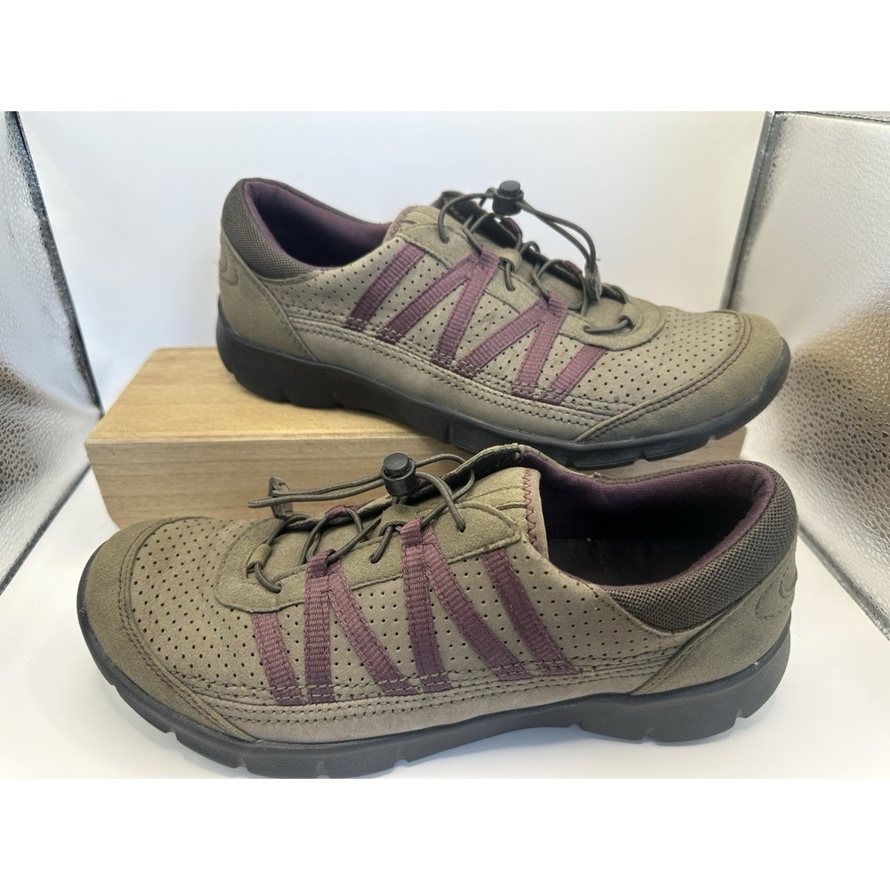 Clarks Women's Tan Purple Perforated Slip On Comfort Shoes Sneakers Size 8.5
